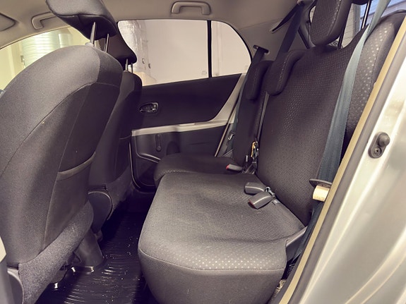 Toyota Yaris 13 of 15