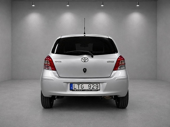Toyota Yaris 4 of 15