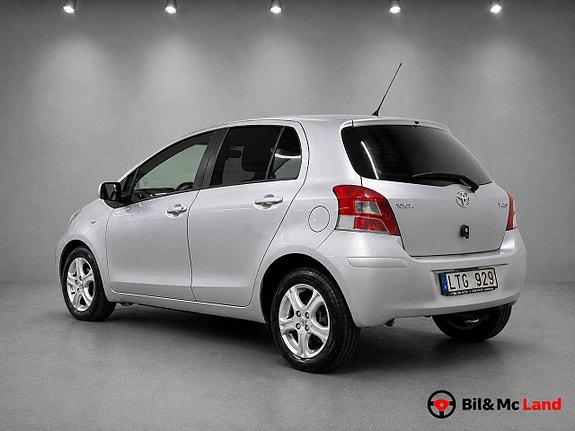 Toyota Yaris 3 of 15