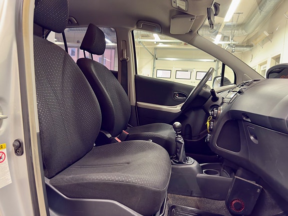 Toyota Yaris 15 of 15