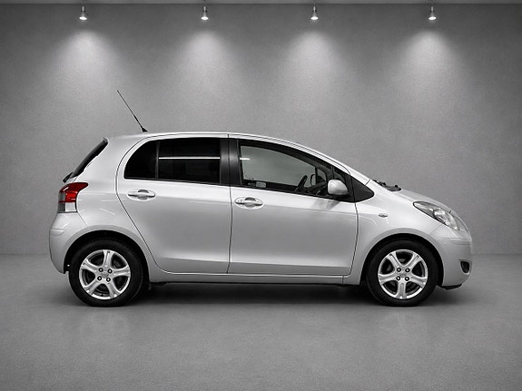 Toyota Yaris 7 of 15