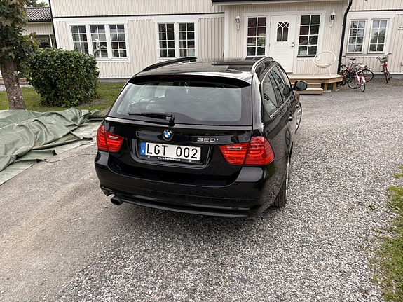 BMW 320i 5 of 5