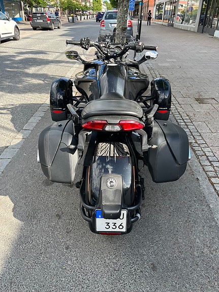 Can-Am Spyder F3 2 of 4