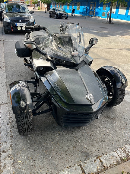 Can-Am Spyder F3 3 of 4