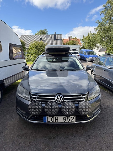 Volkswagen Passat 2 of 5