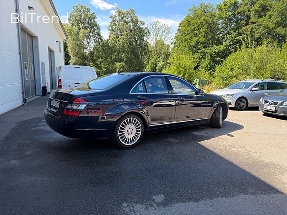 Mercedes-Benz S500 3 of 5