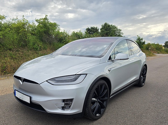 Tesla Model X 2 of 5