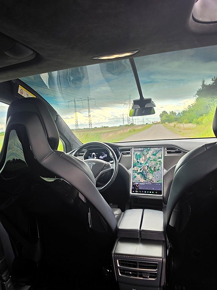 Tesla Model X 18 of 25