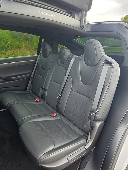 Tesla Model X 16 of 25