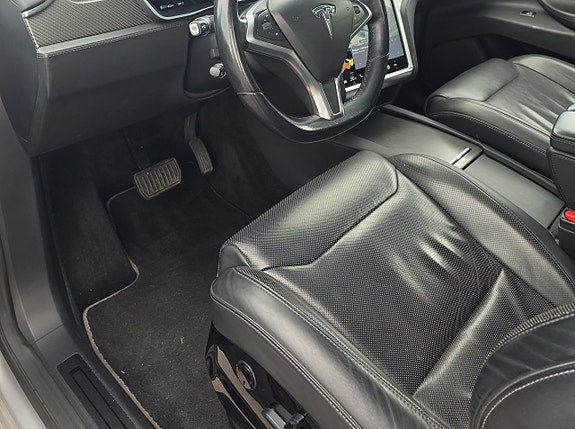 Tesla Model X 13 of 25