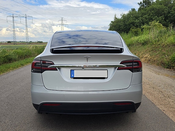 Tesla Model X 10 of 25