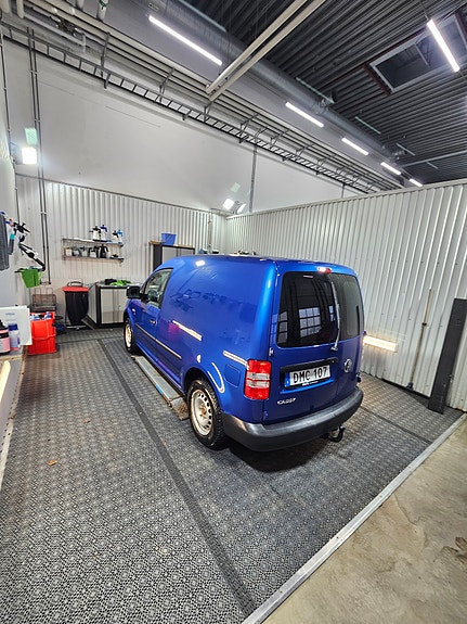 Volkswagen Caddy 2 of 5