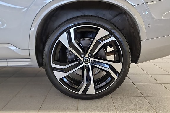 Volvo XC90 17 of 23