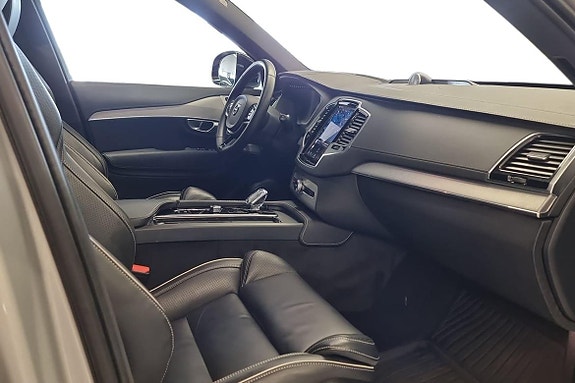 Volvo XC90 7 of 23