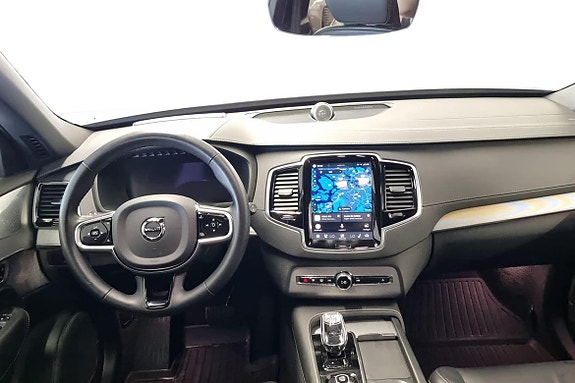Volvo XC90 10 of 23