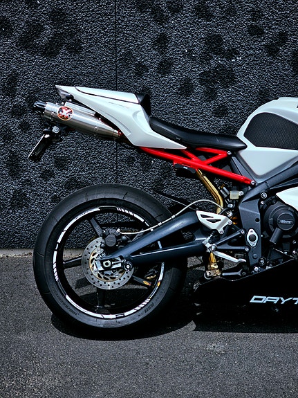 Triumph DAYTONA 675 R Kolfiber fälgar / Akrapovic helsystem 3 of 7