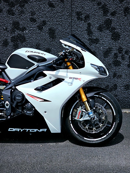 Triumph DAYTONA 675 R Kolfiber fälgar / Akrapovic helsystem 2 of 7