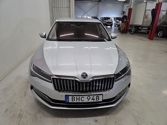 Skoda Superb 2 of 5