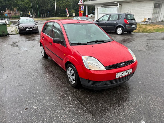Ford Fiesta 4 of 5