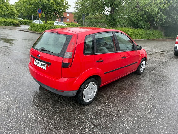 Ford Fiesta 2 of 5