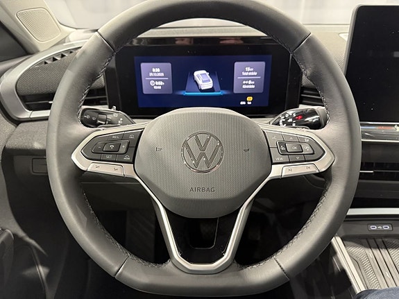 Volkswagen T-Roc 10 of 15