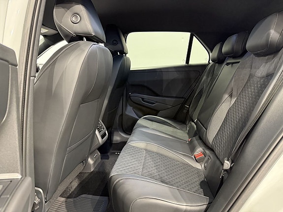 Volkswagen T-Roc 8 of 15