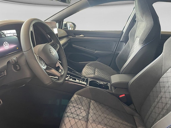 Volkswagen Golf VIII 9 of 15