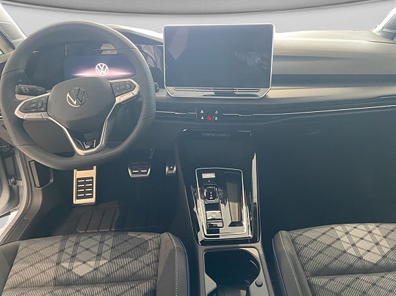 Volkswagen Golf VIII 10 of 15