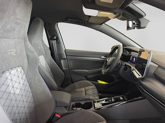 Volkswagen Golf VIII 15 of 15
