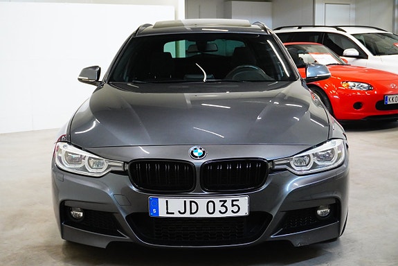 BMW 320d 2 of 5