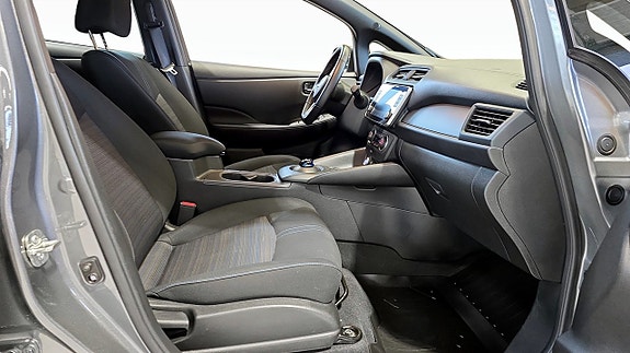 Nissan Leaf 3 of 5