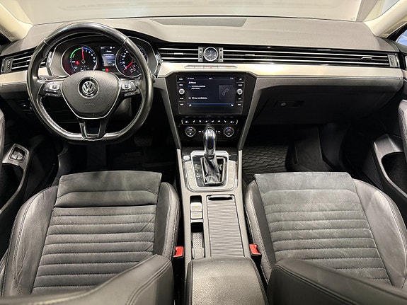Volkswagen Passat 13 of 21