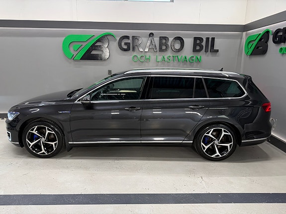 Volkswagen Passat 2 of 21