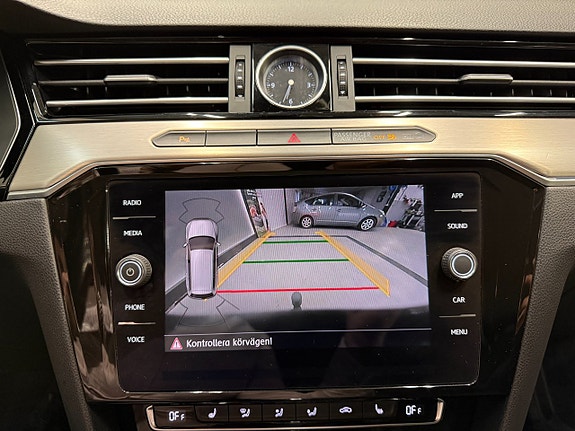 Volkswagen Passat 17 of 21