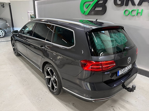 Volkswagen Passat 3 of 21