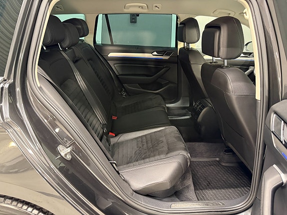 Volkswagen Passat 12 of 21