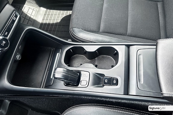 Volvo XC40 14 of 21