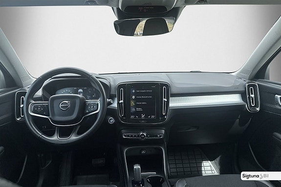 Volvo XC40 11 of 21