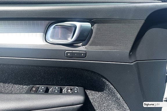 Volvo XC40 17 of 21