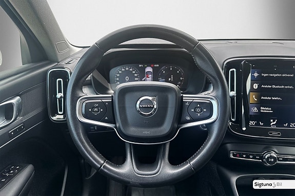 Volvo XC40 12 of 21