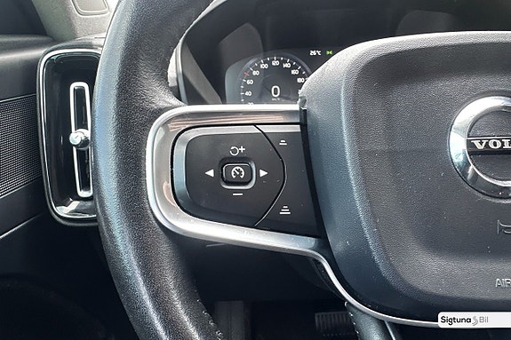 Volvo XC40 13 of 21