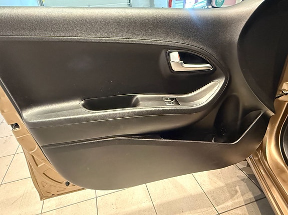 Kia Picanto 6 of 11