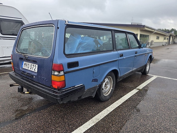 Volvo 245 3 of 6