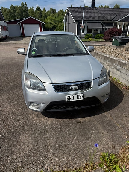 Kia Rio 2 of 5