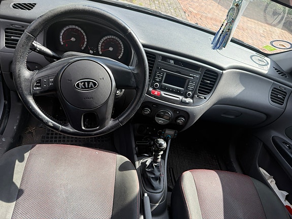 Kia Rio 5 of 5
