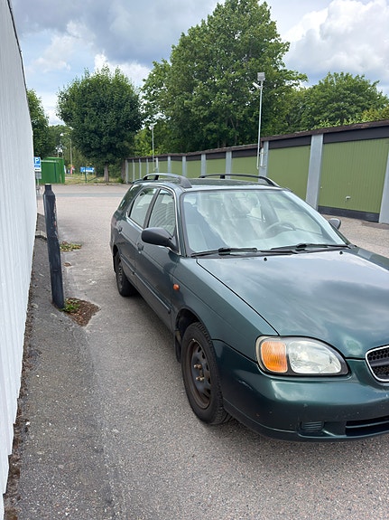 Suzuki Baleno 2 of 5