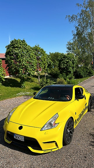 Nissan 370z 2 of 5