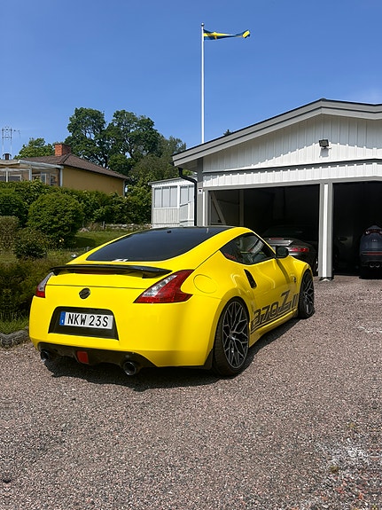 Nissan 370z 4 of 5