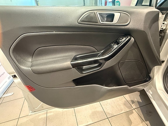 Ford Fiesta 7 of 12