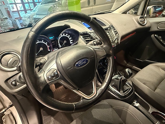 Ford Fiesta 9 of 12